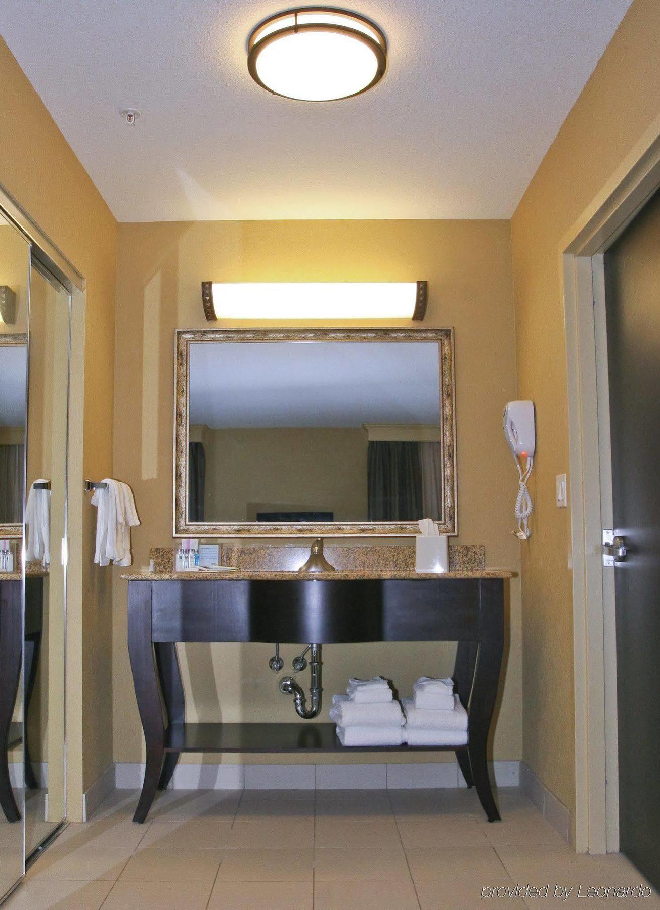 Hampton Inn & Suites Edmonton/West Ruang foto