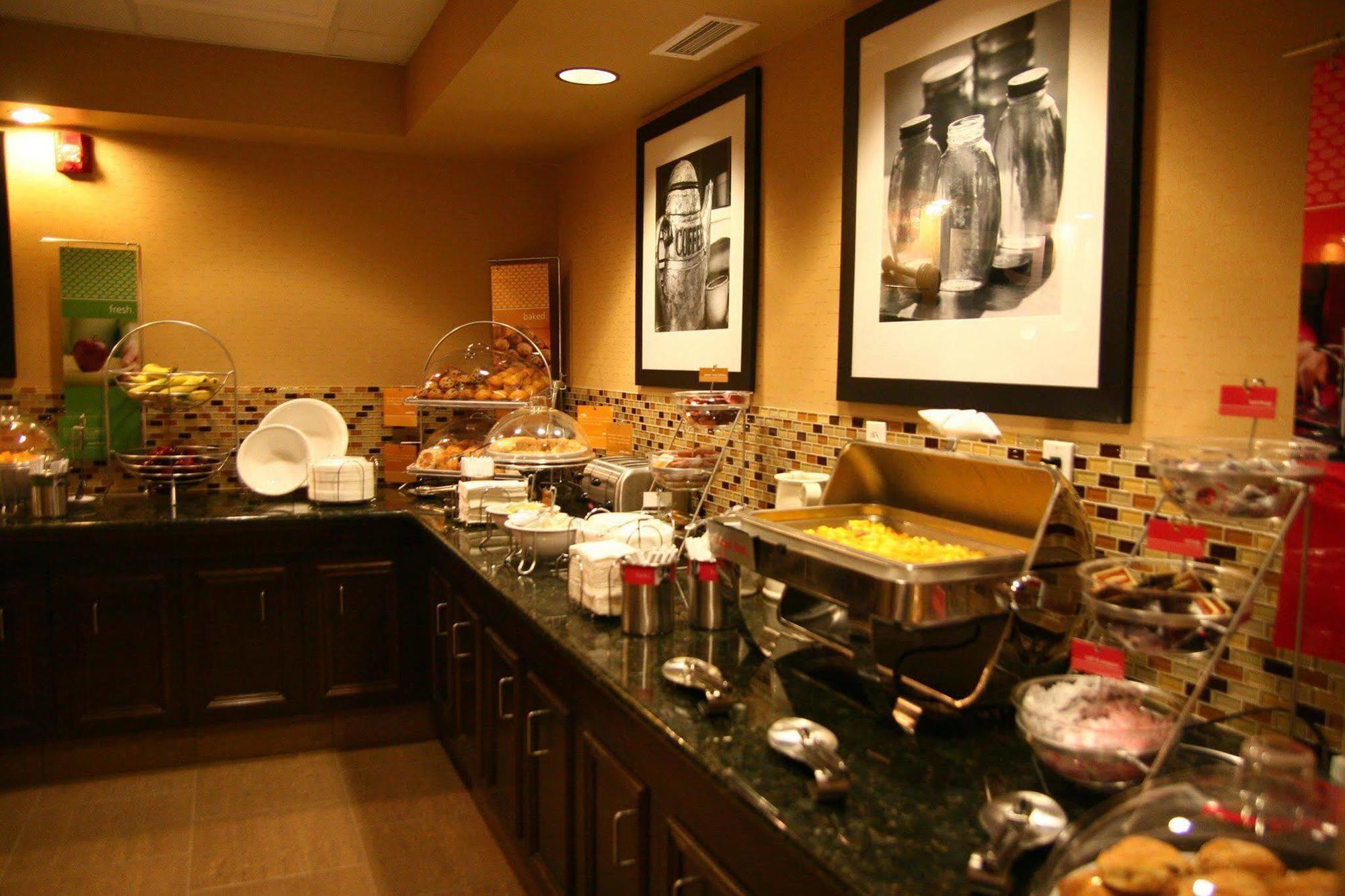 Hampton Inn & Suites Edmonton/West Restoran foto